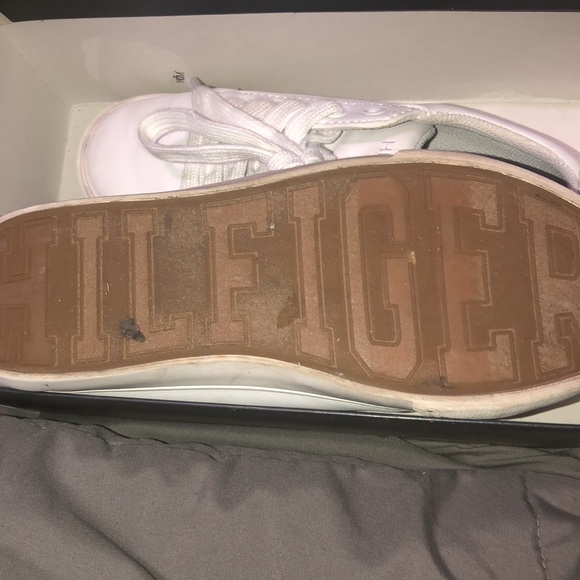 Tommy Hilfiger - Picture 2 of 4